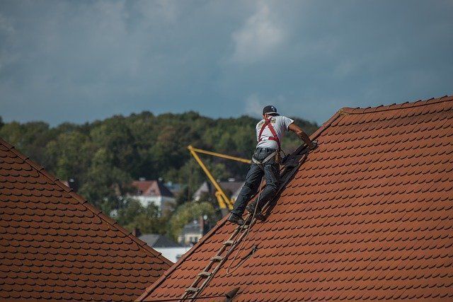 Travailler sur un toit en toute sécurité